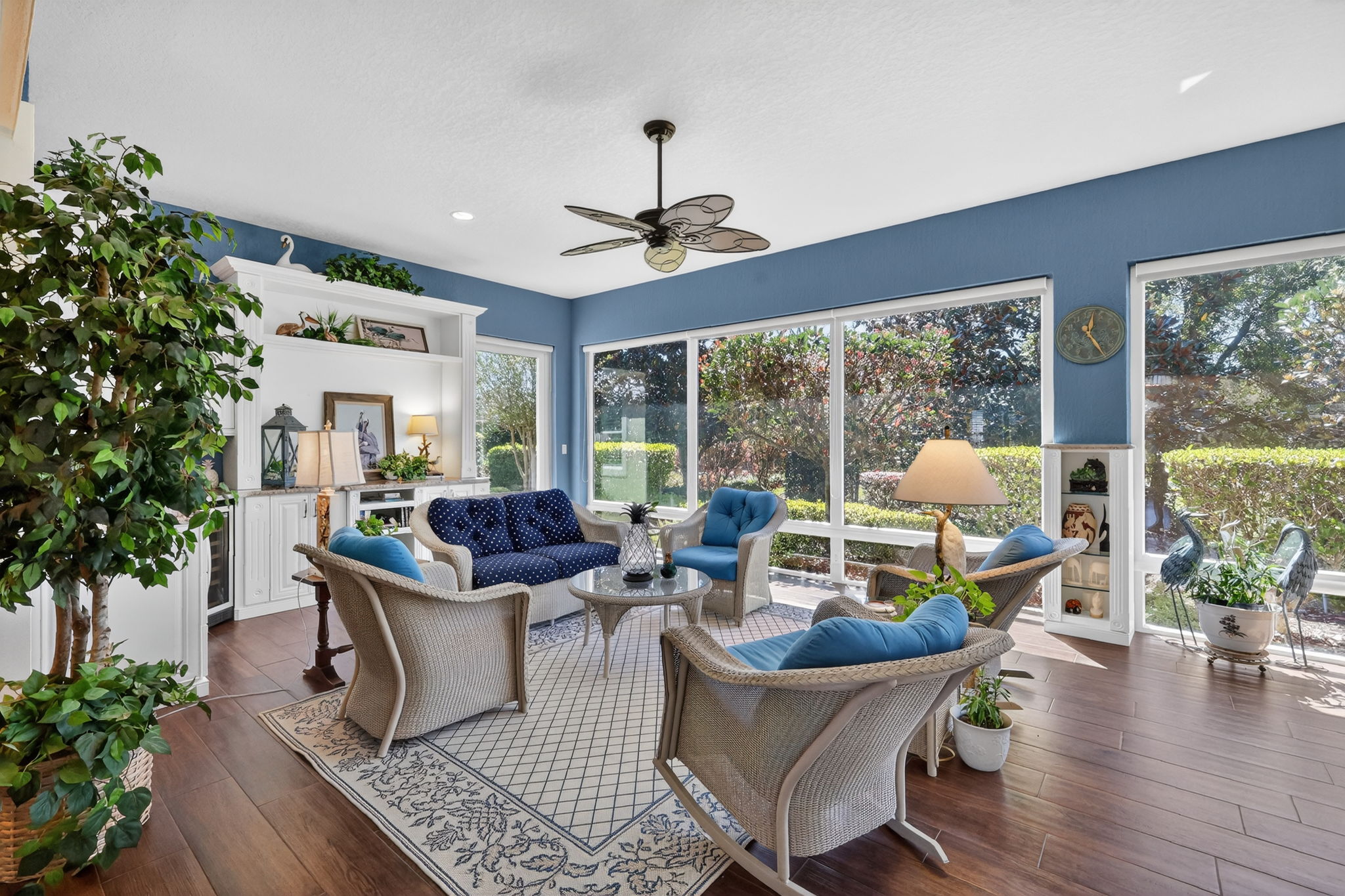 Expansive Florida Room