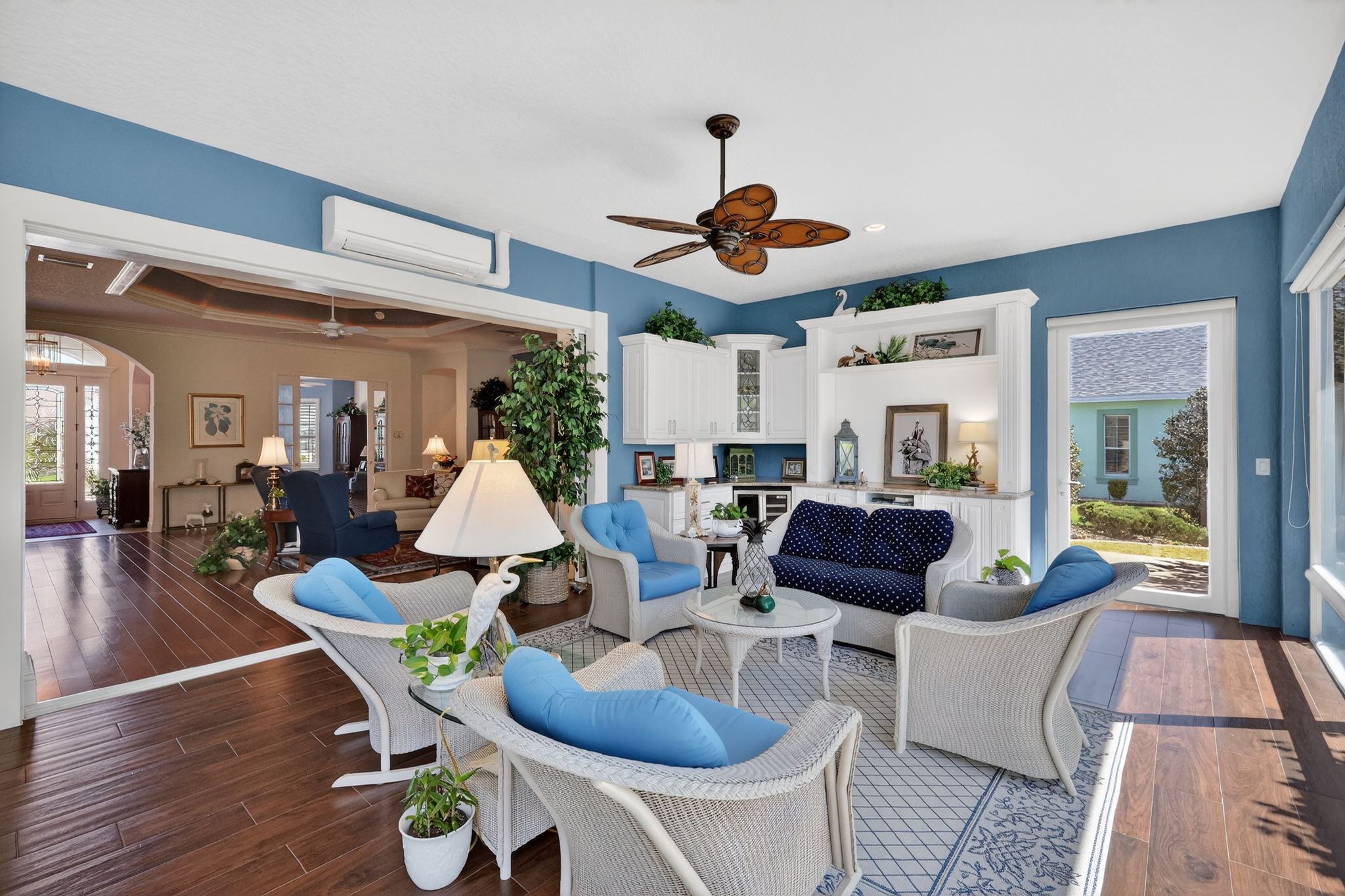 Expansive Florida Room