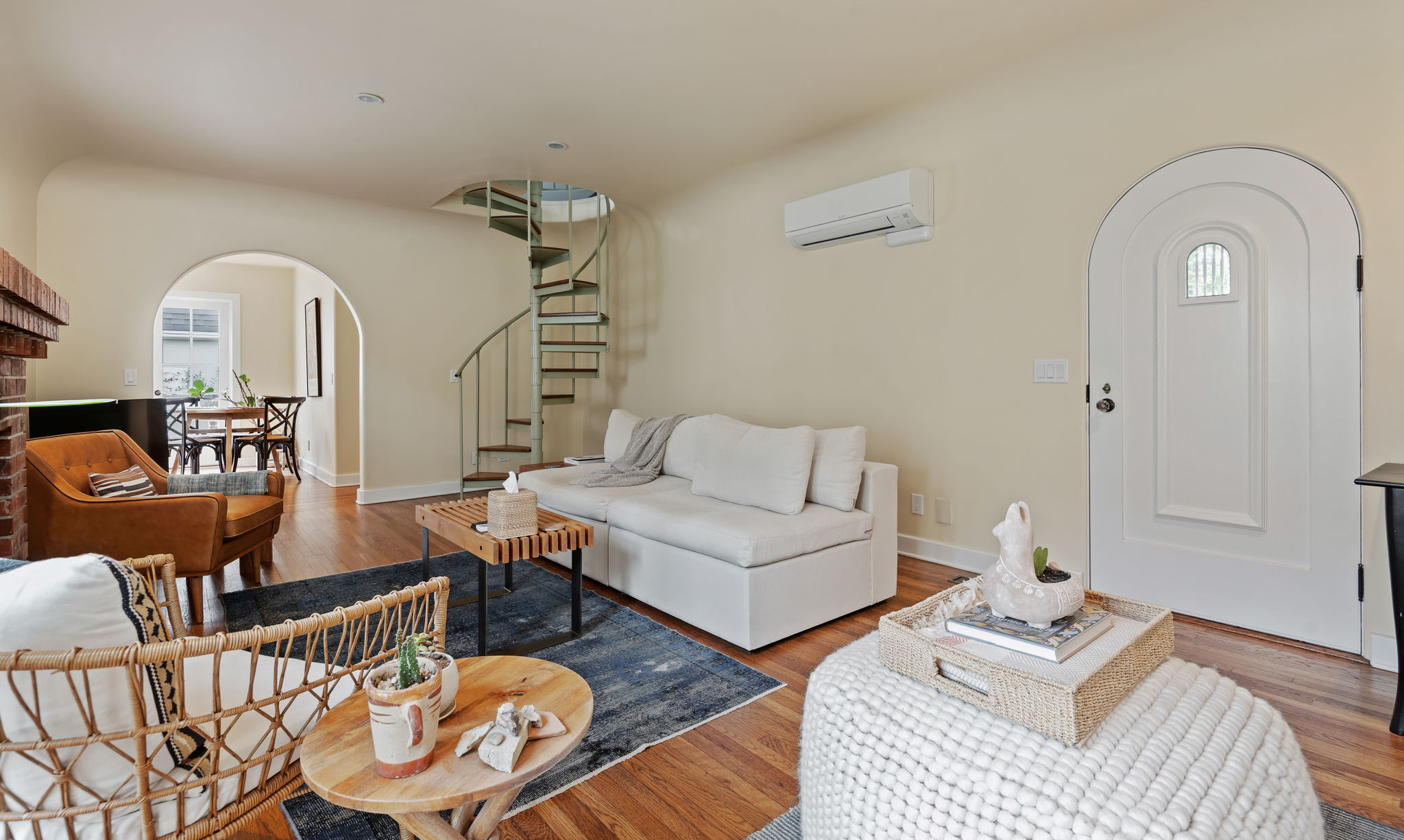 06-Living Room