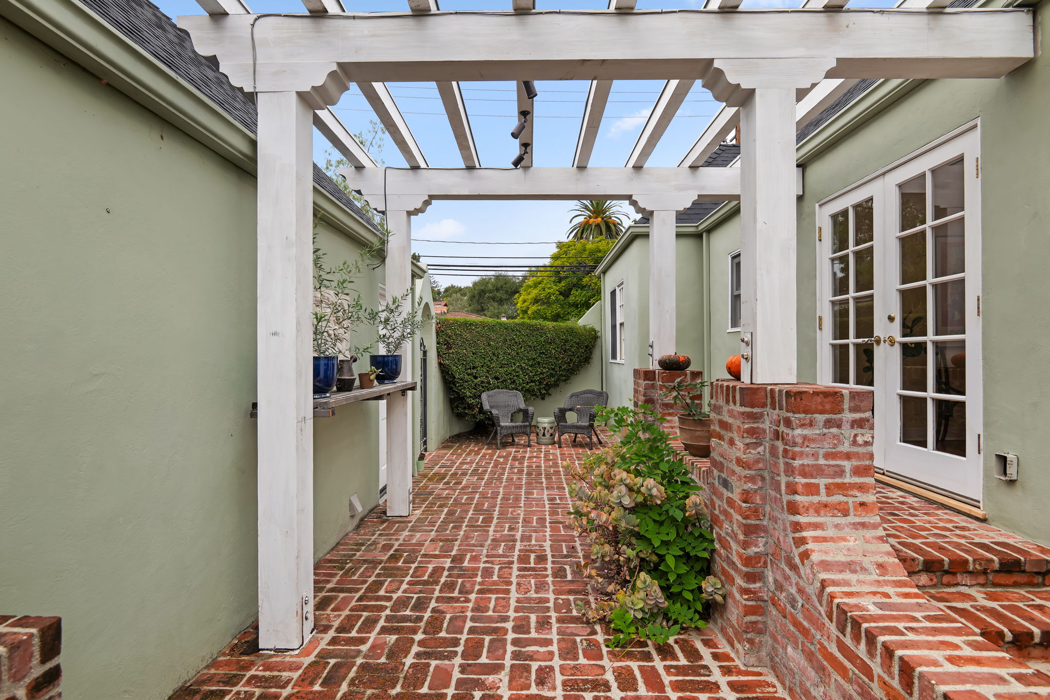 16-Back Patio