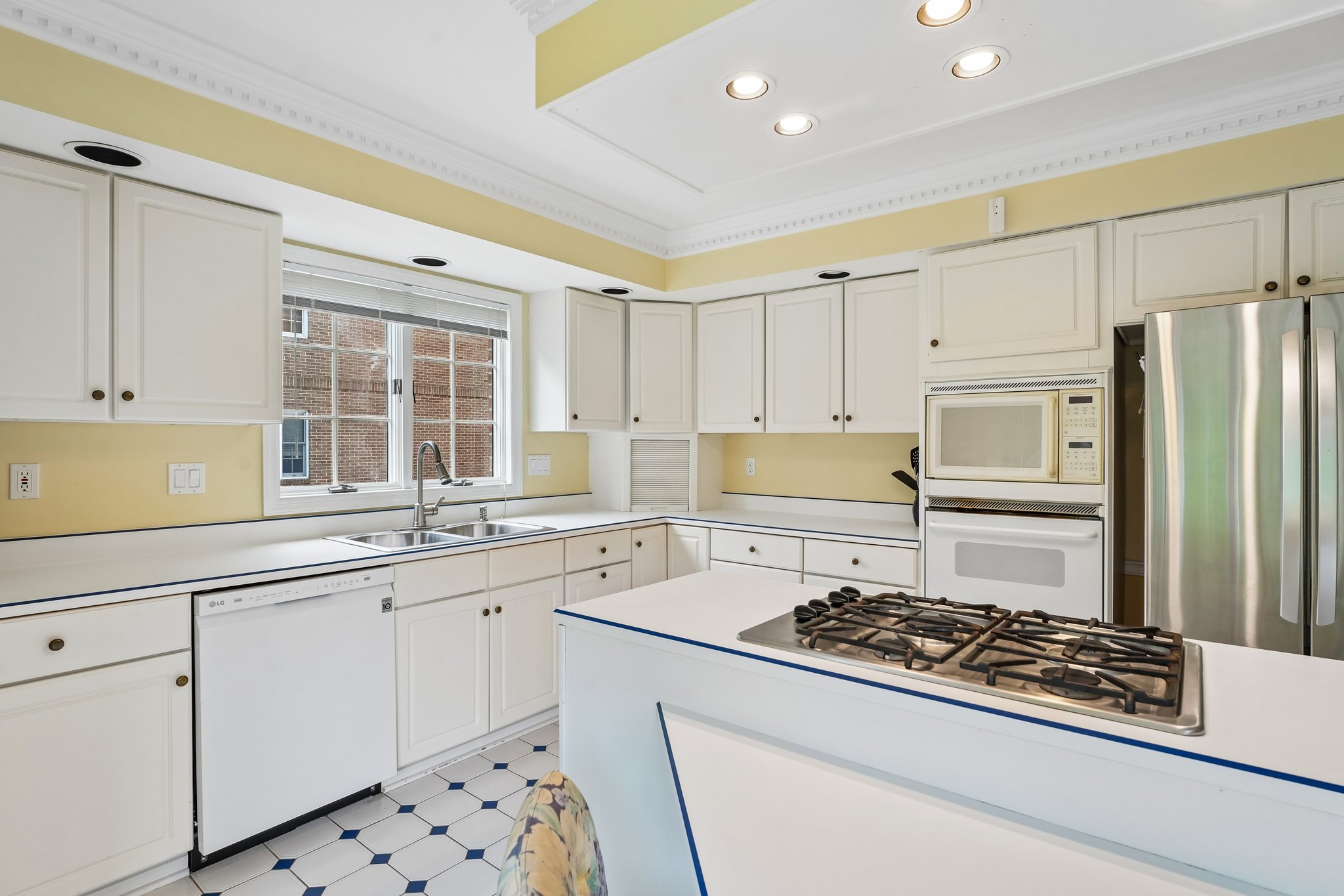 Huntington Ct-S0807-017.jpg