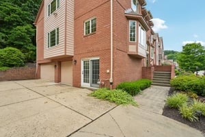 Huntington Ct-S0807-039.jpg