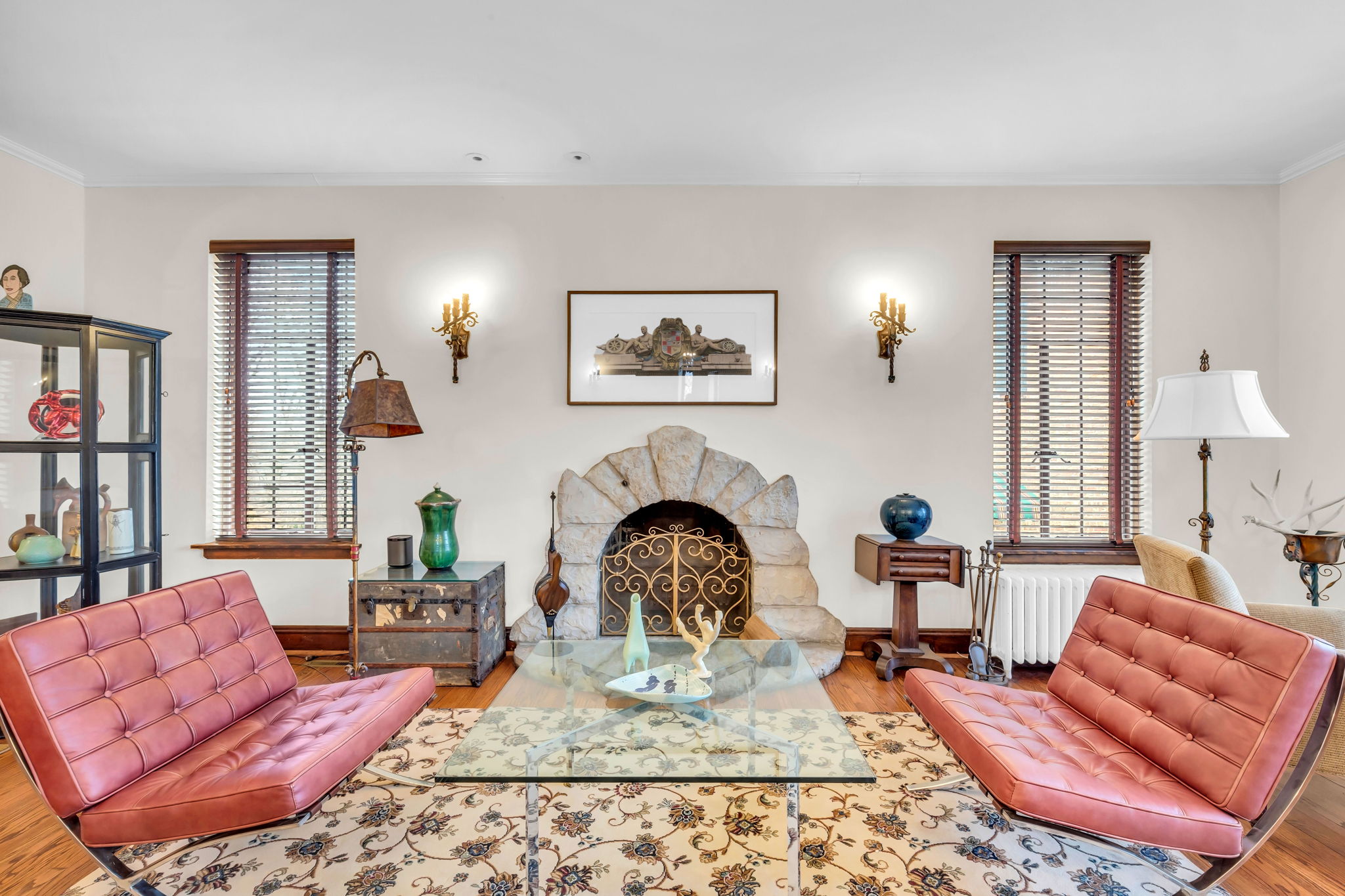 Very spacious living room