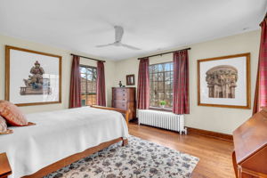 Primary bedroom, Sunny with walk in closet