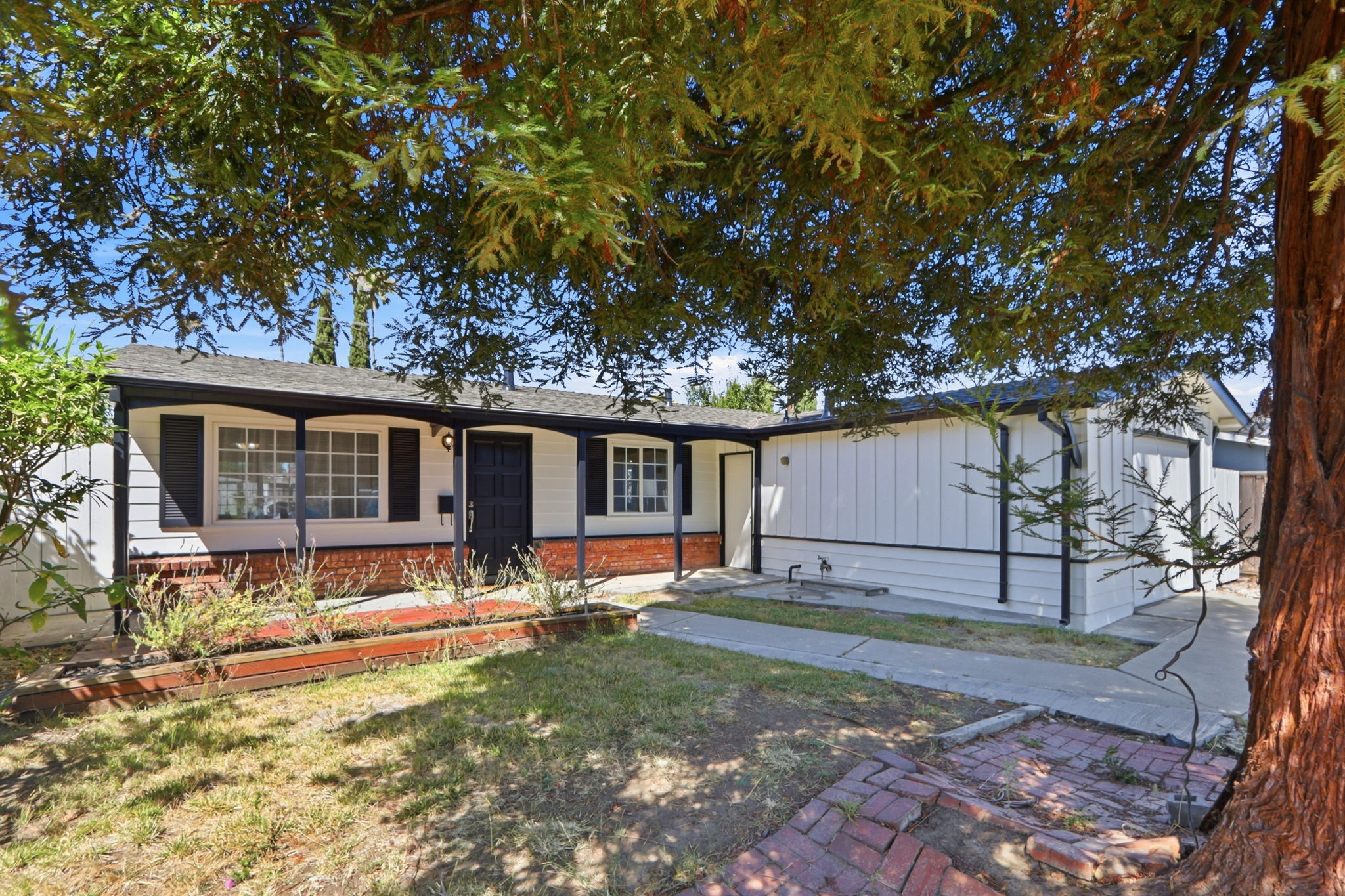 002_F8_2137 Inman Way
