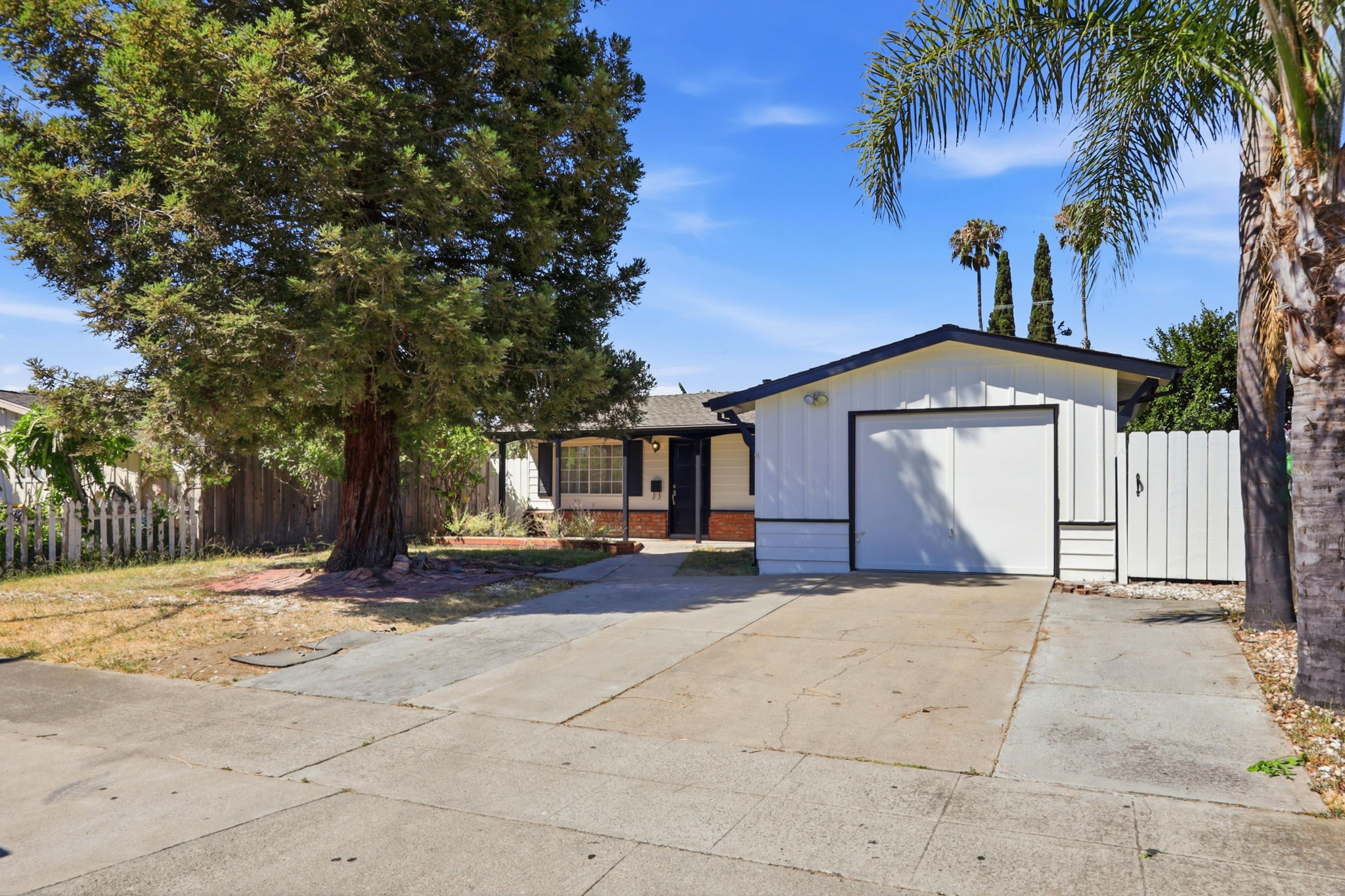 003_F8_2137 Inman Way