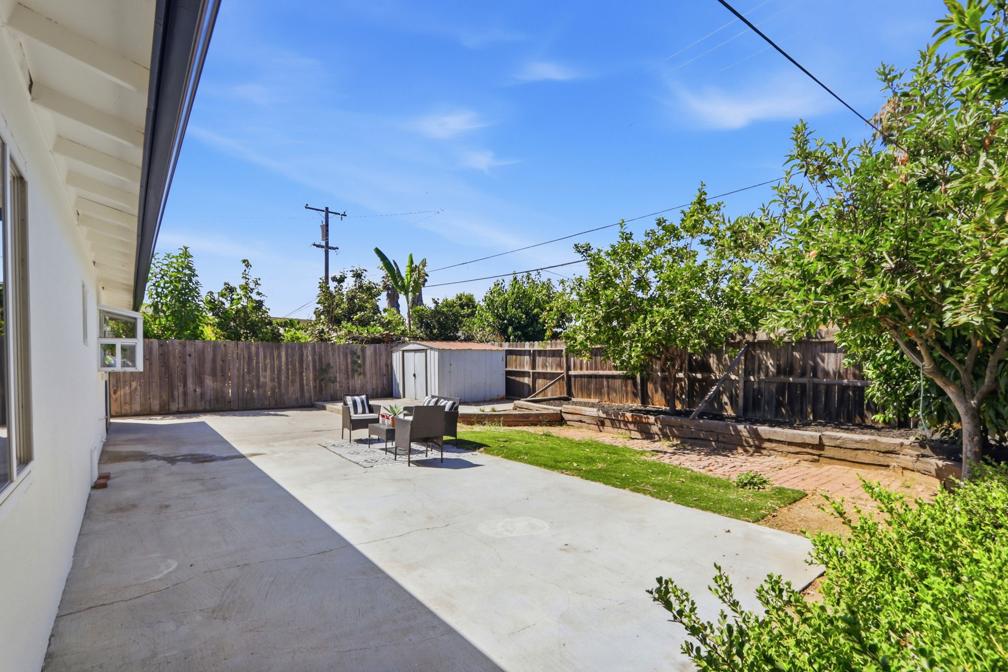 027_F8_2137 Inman Way
