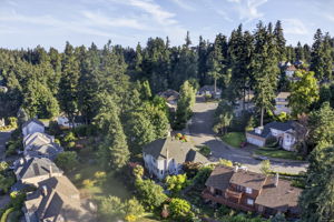https://cdn.aryeo.com/listings/21370-horton-ct-west-linn-or-97068-26513515/resized/medium/medium-019f4081-a816-704e-a4eb-ffbea7bfe834.jpeg