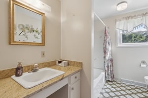 E 45th St-018.jpg