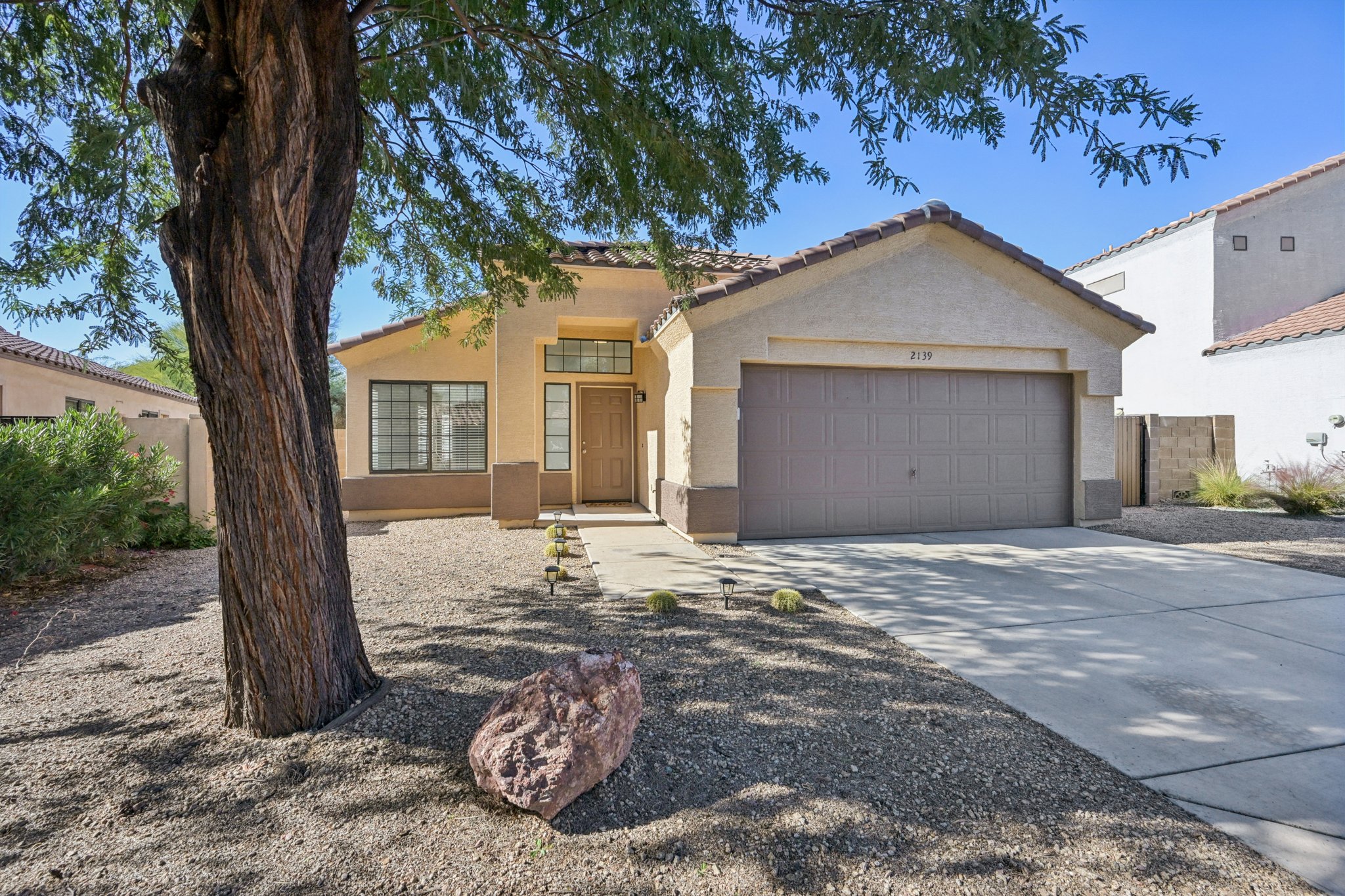 W Tracy Ln-S0212-002.jpg