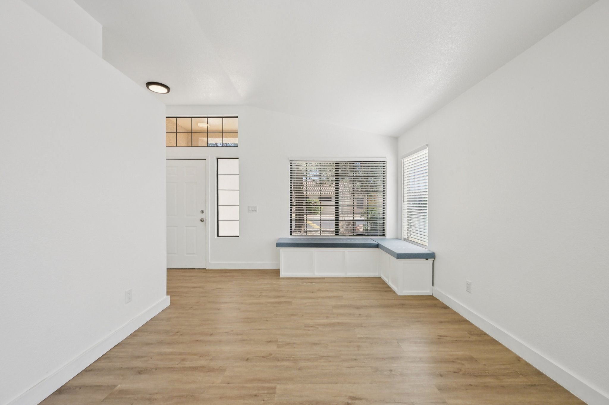 W Tracy Ln-S0212-006.jpg