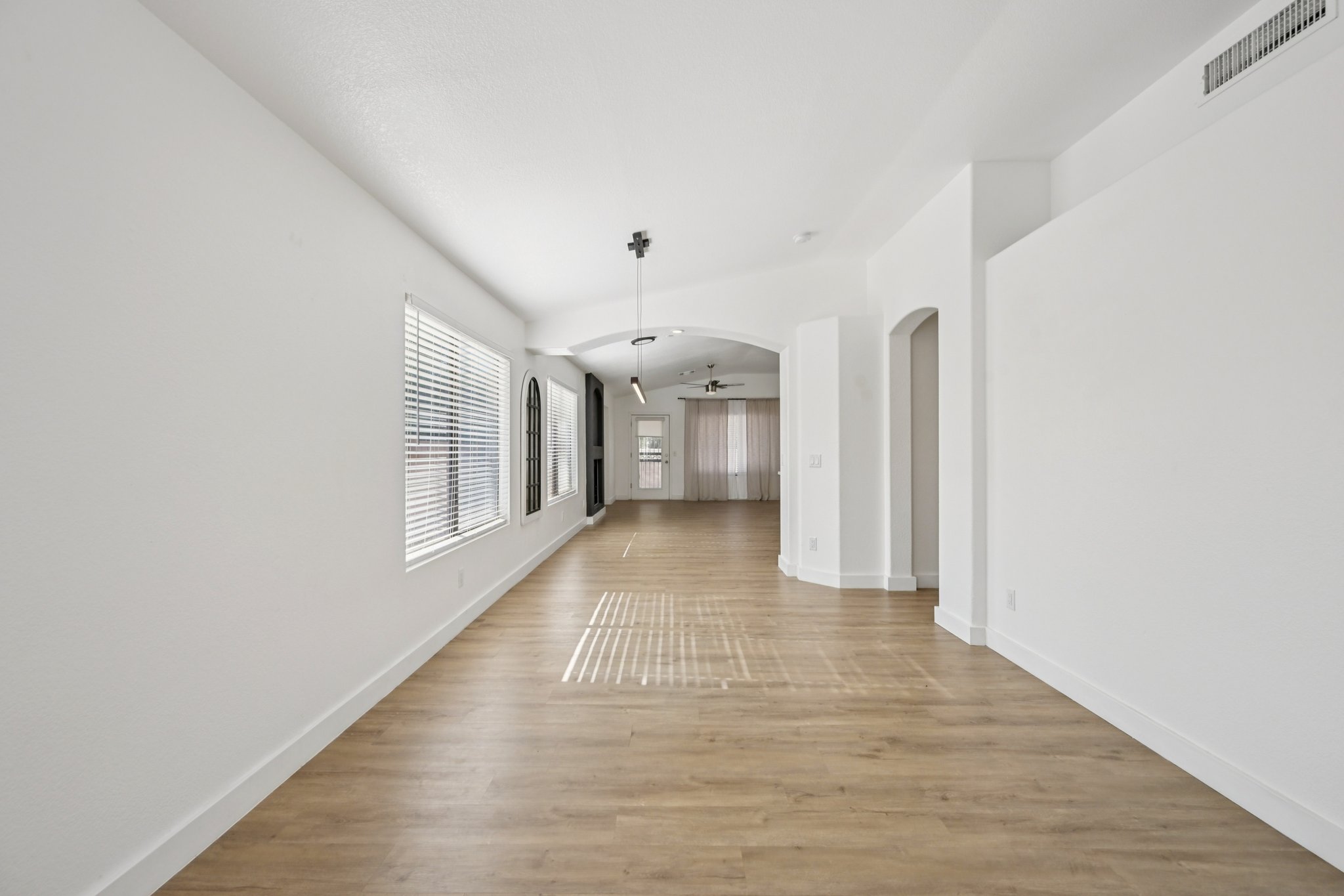 W Tracy Ln-S0212-008.jpg