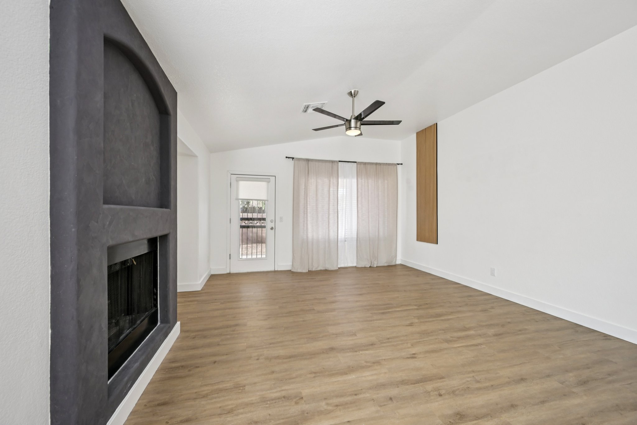 W Tracy Ln-S0212-012.jpg