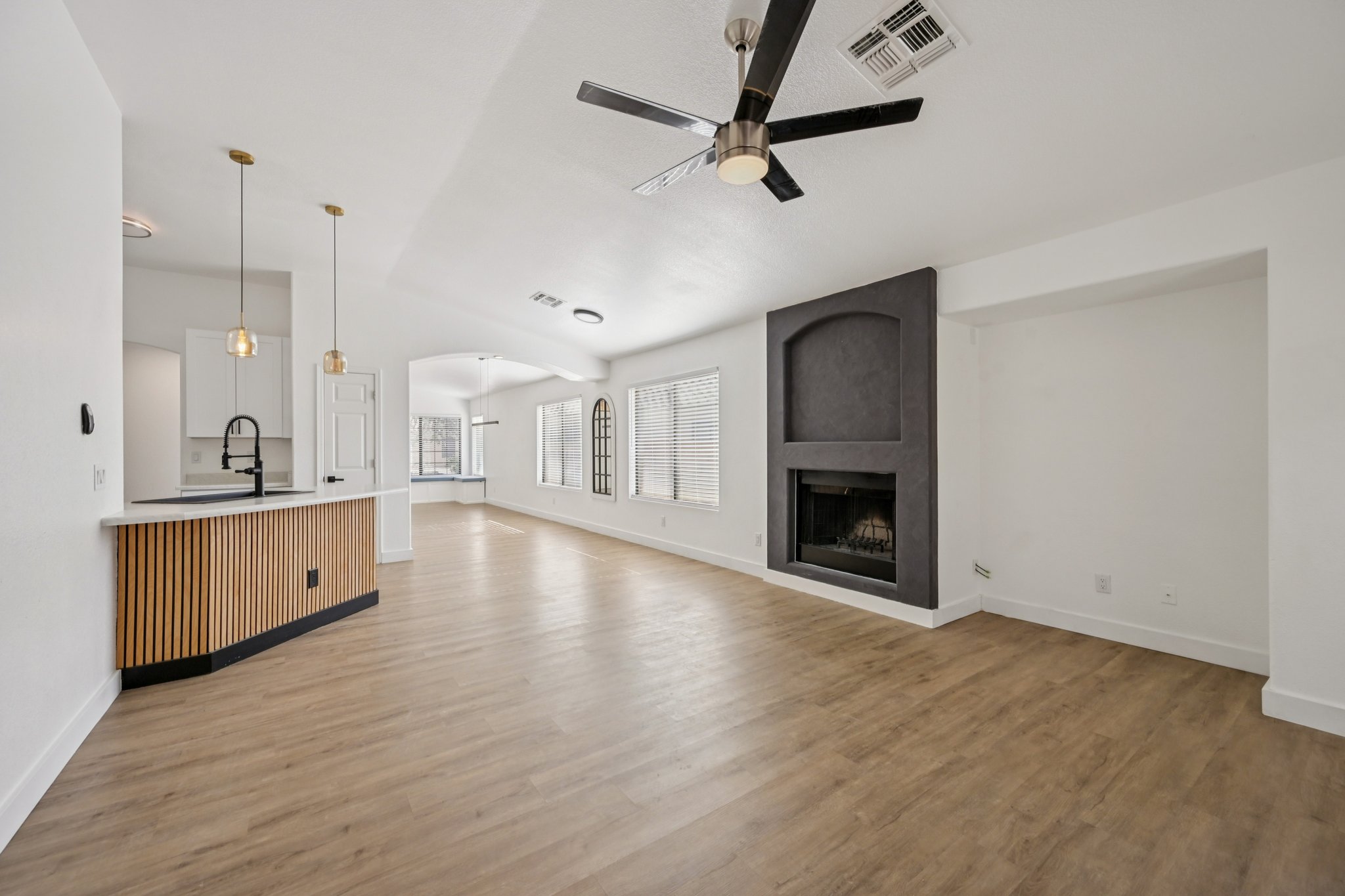 W Tracy Ln-S0212-013.jpg