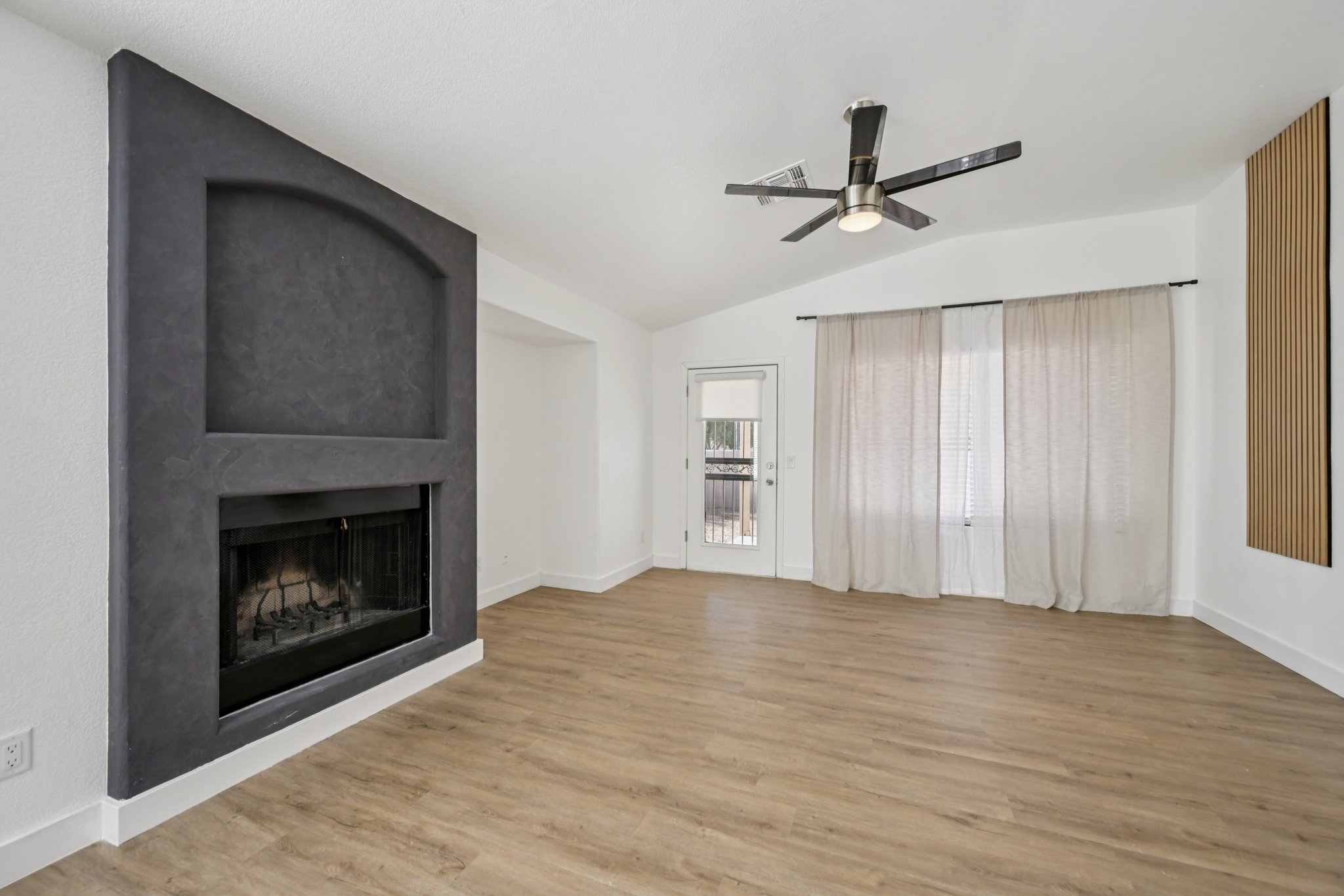 W Tracy Ln-S0212-015.jpg