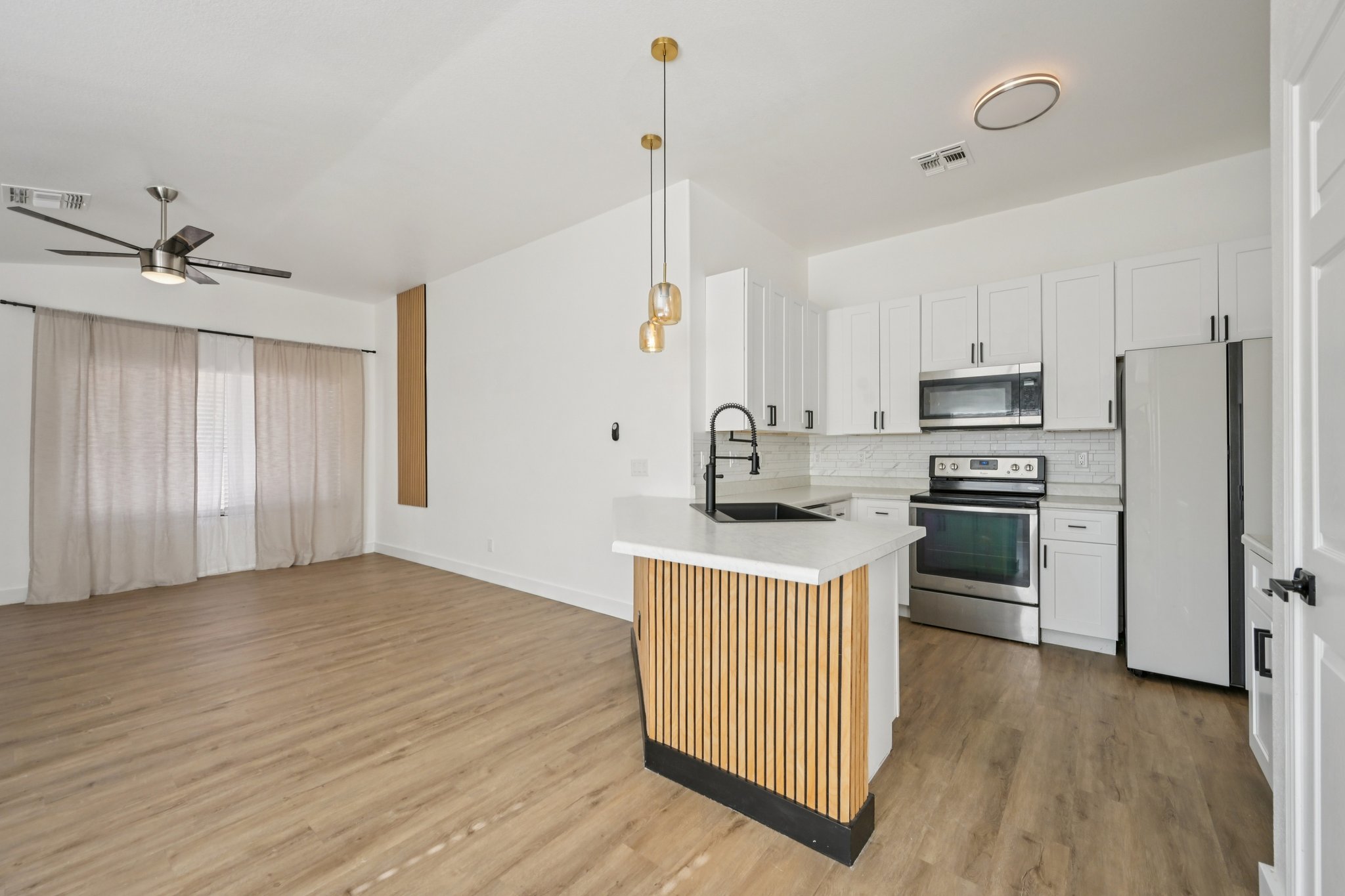 W Tracy Ln-S0212-016.jpg