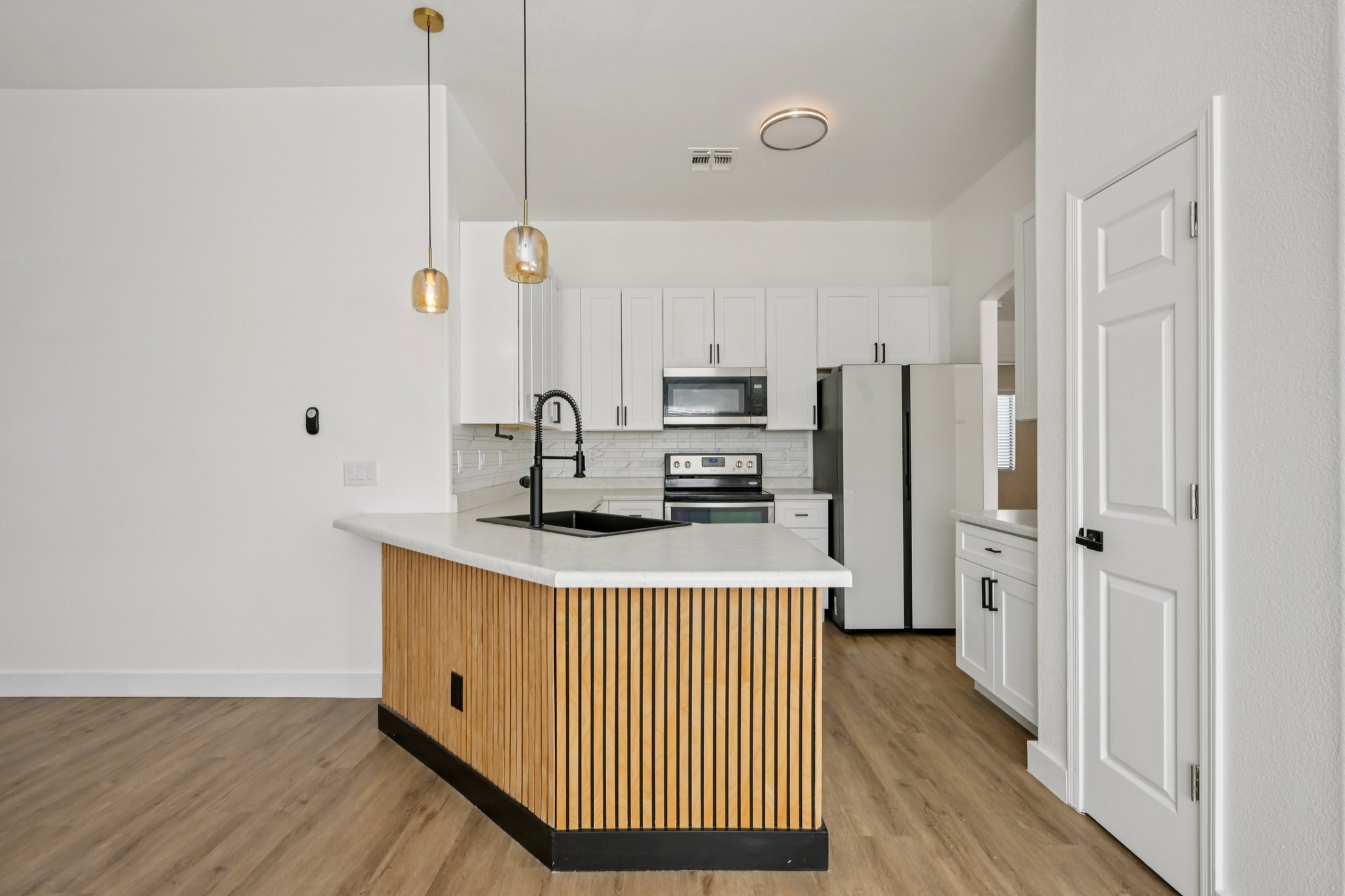 W Tracy Ln-S0212-017.jpg