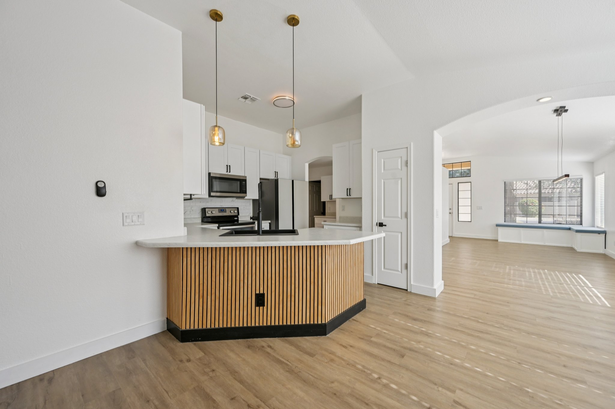 W Tracy Ln-S0212-018.jpg