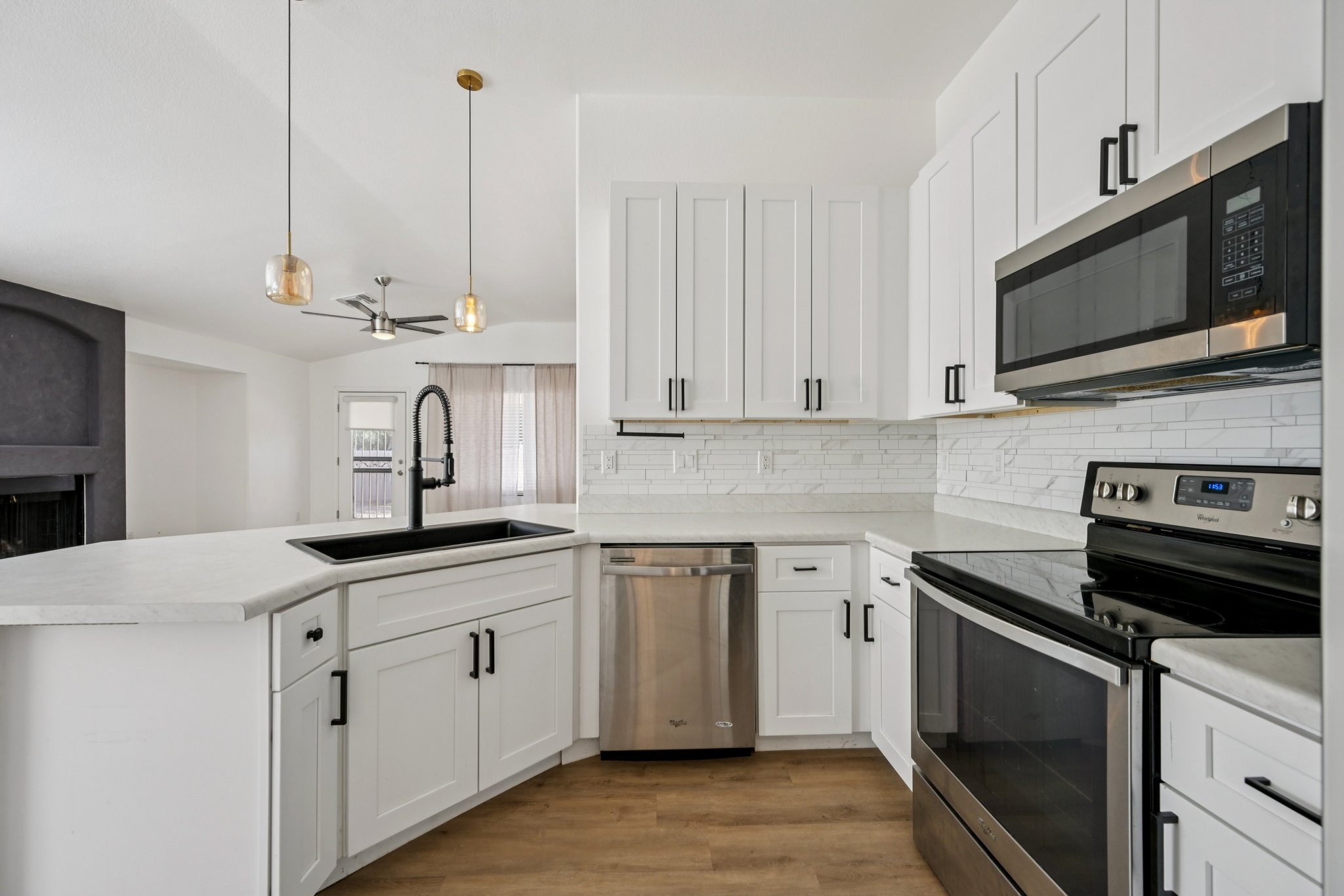 W Tracy Ln-S0212-021.jpg