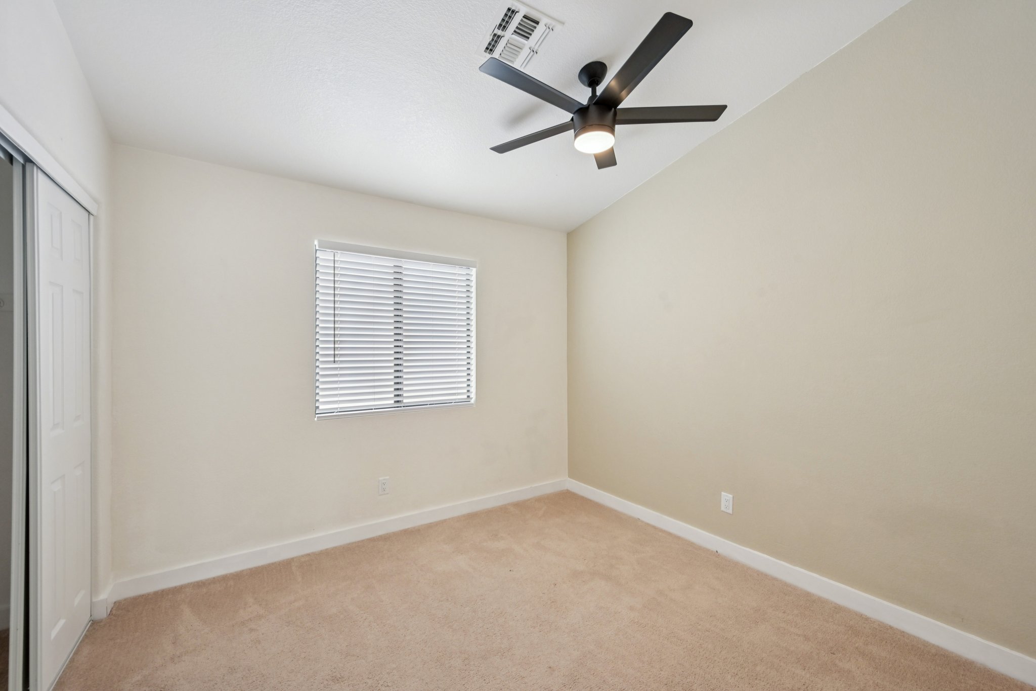 W Tracy Ln-S0212-025.jpg