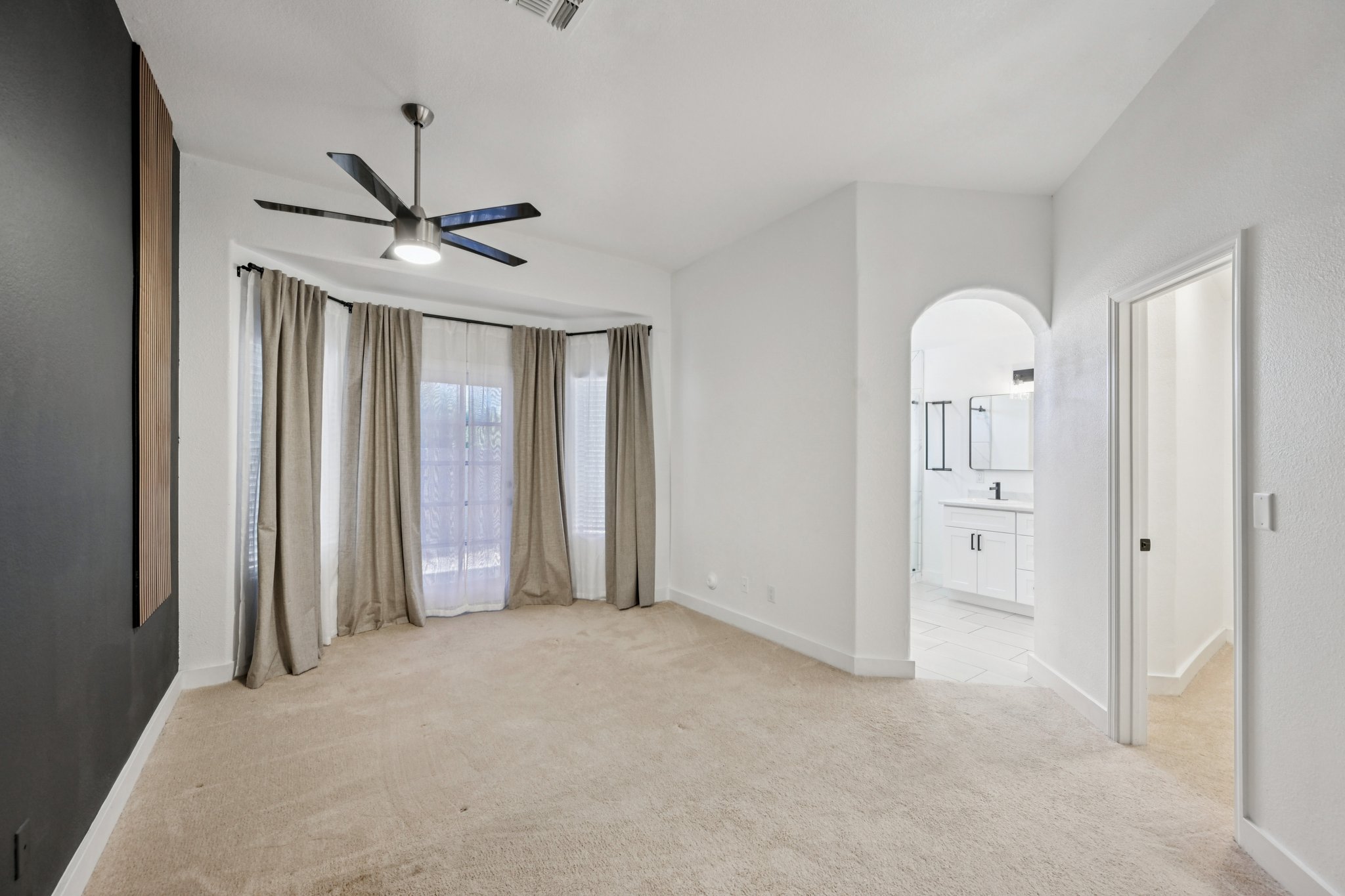 W Tracy Ln-S0212-030.jpg