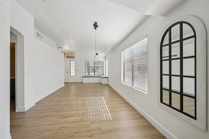 W Tracy Ln-S0212-010.jpg