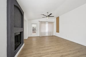 W Tracy Ln-S0212-012.jpg