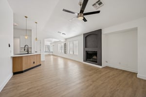 W Tracy Ln-S0212-013.jpg