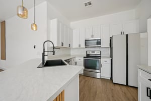 W Tracy Ln-S0212-020.jpg