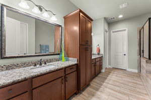 Primary Bathroom w/ dual vanities, soaking tub and walk in shower