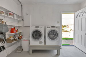  Photo 32