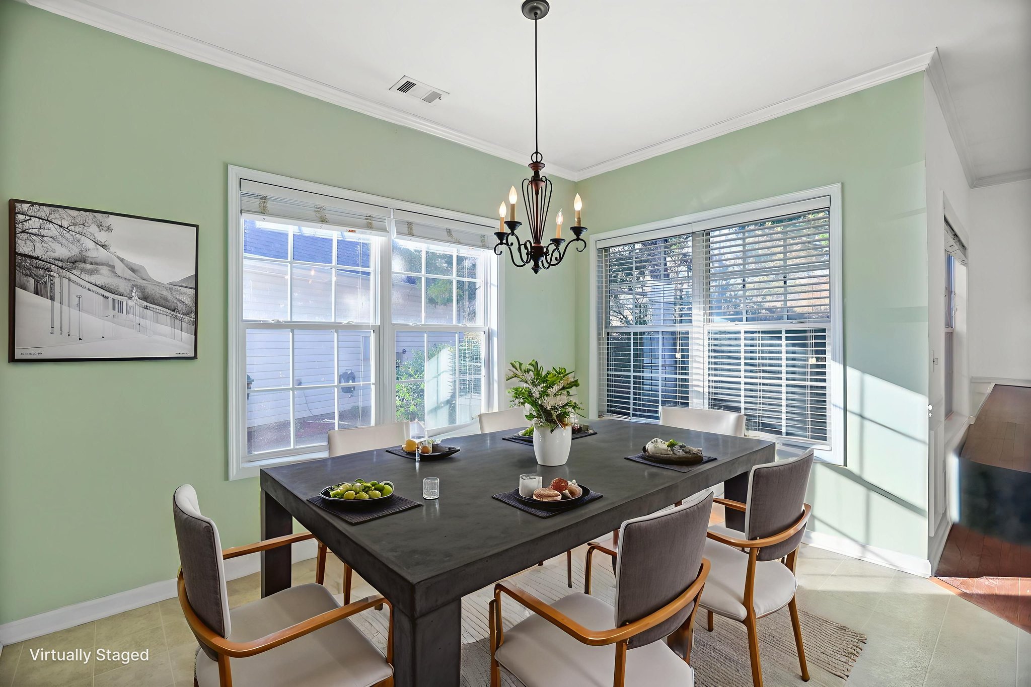 PLMG0572 virtually staged.jpeg