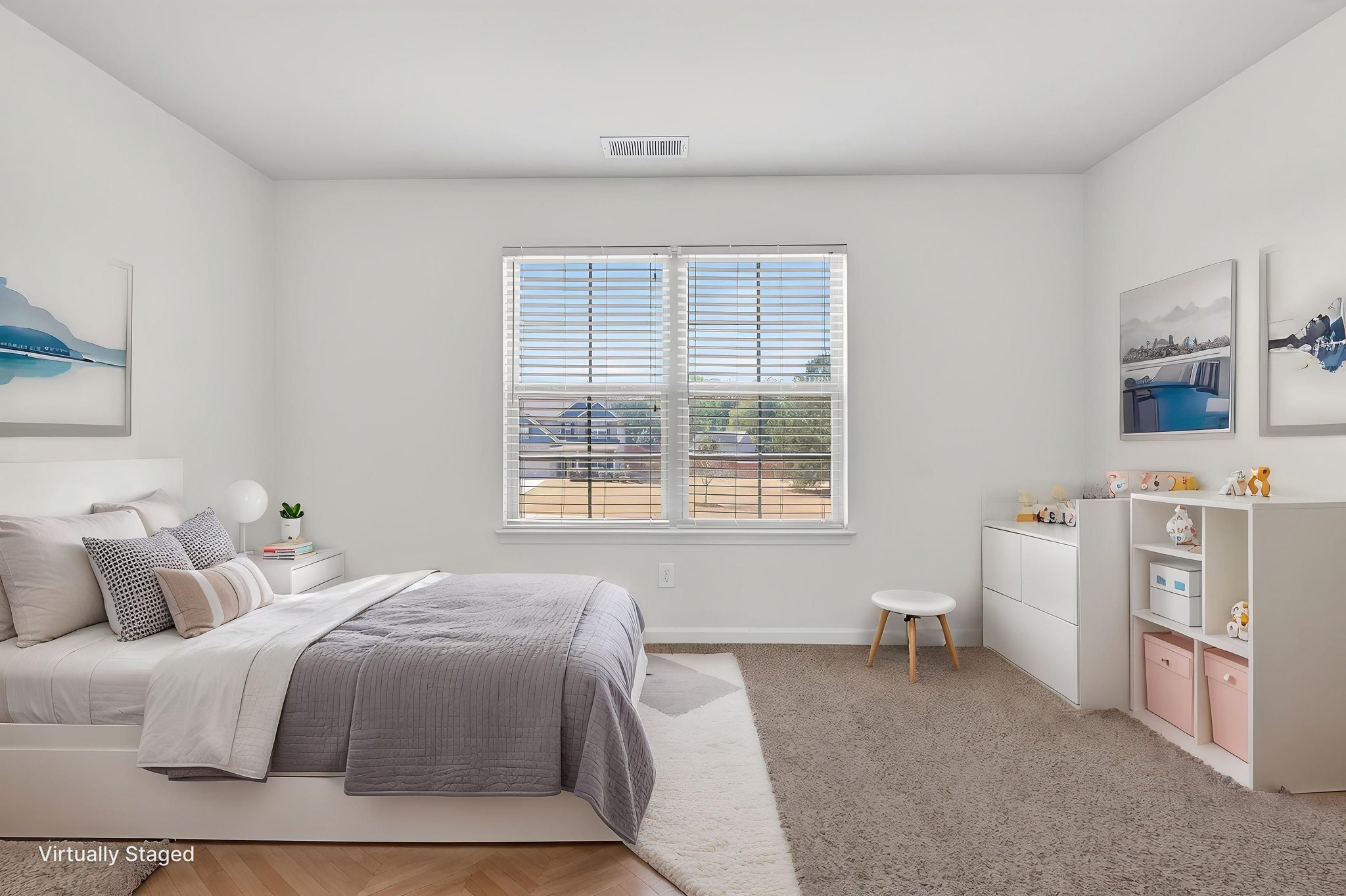 DSC02468 virtually staged.jpeg