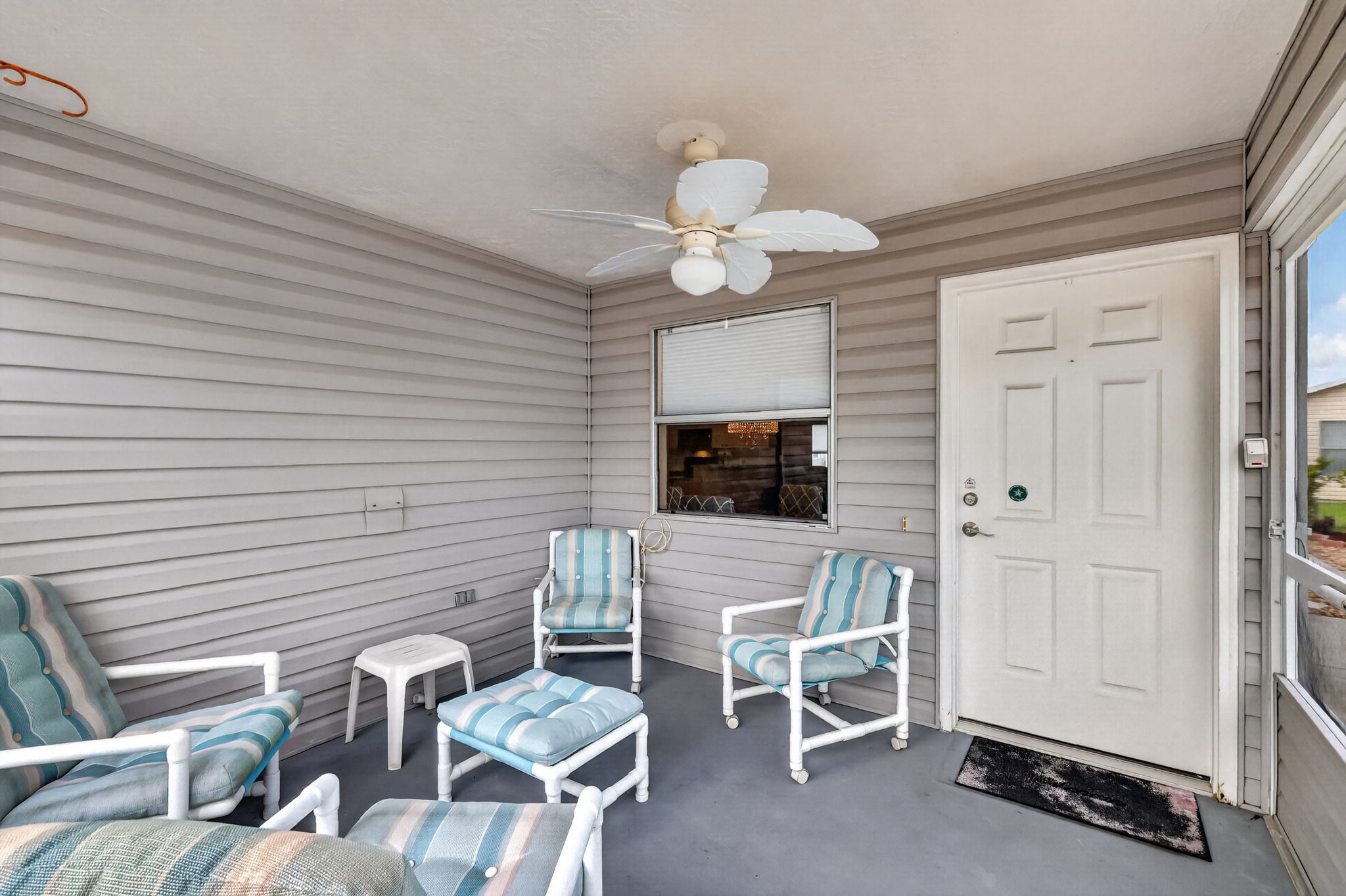 Screened Front Lanai