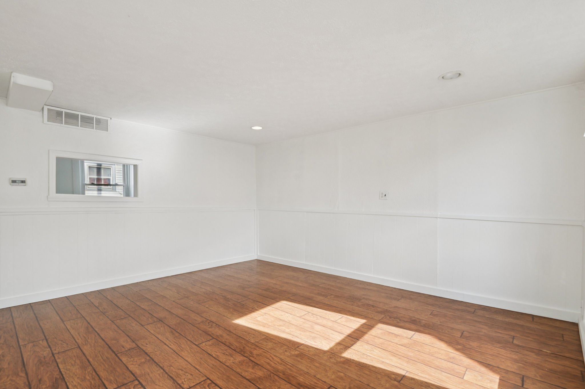 N Vine St-S1902-010.jpg