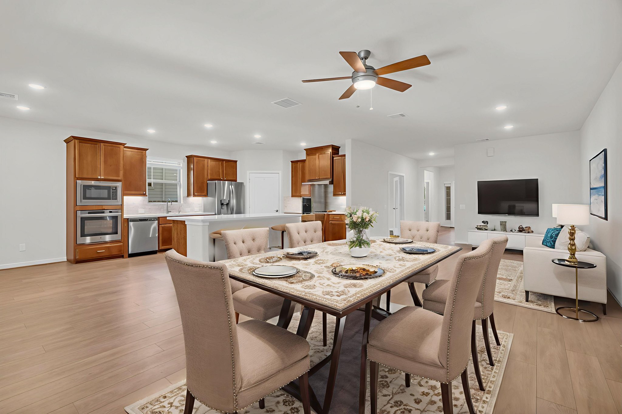 DSC09852 virtually staged.jpeg