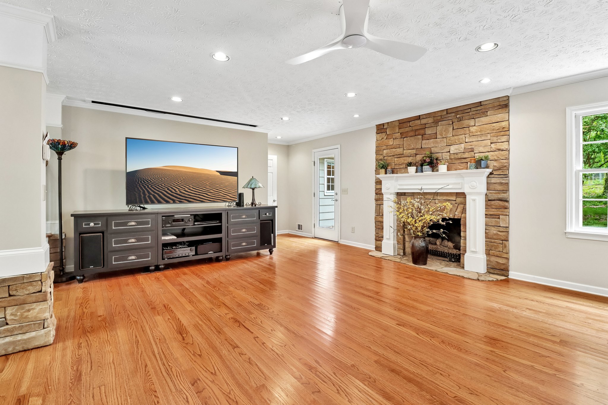 Newport Rd SW-S2904-009.jpg