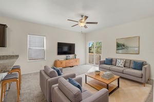 DSC08670 virtually staged.jpeg