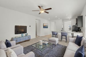 DSC08571 virtually staged.jpeg