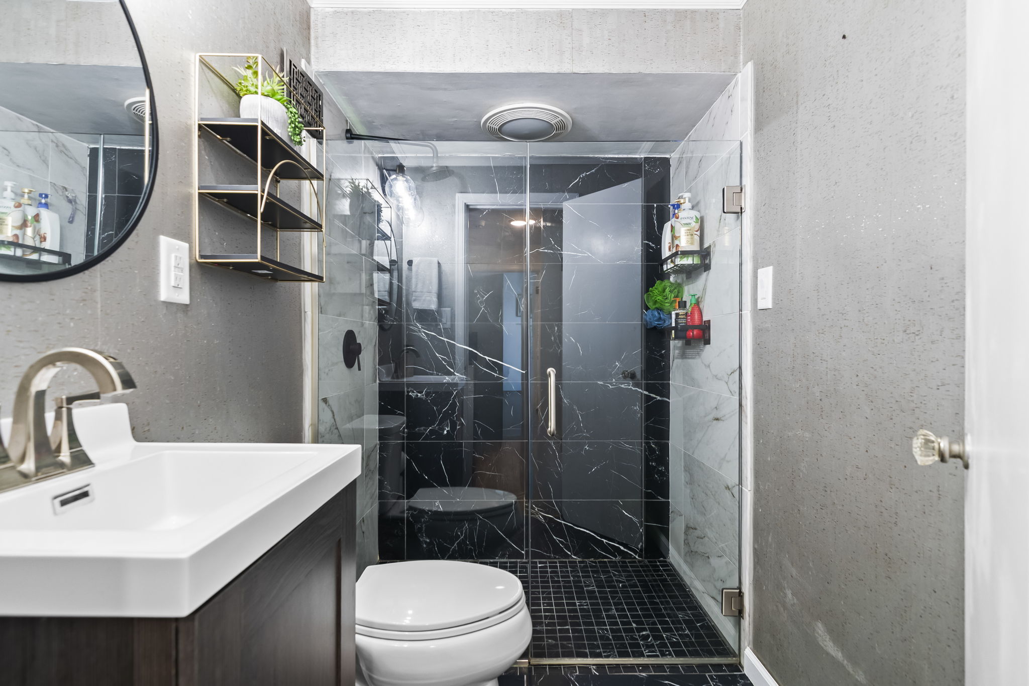 Upper Bathroom