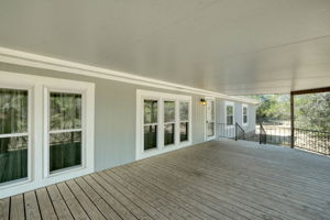 Front Deck/Front Entry