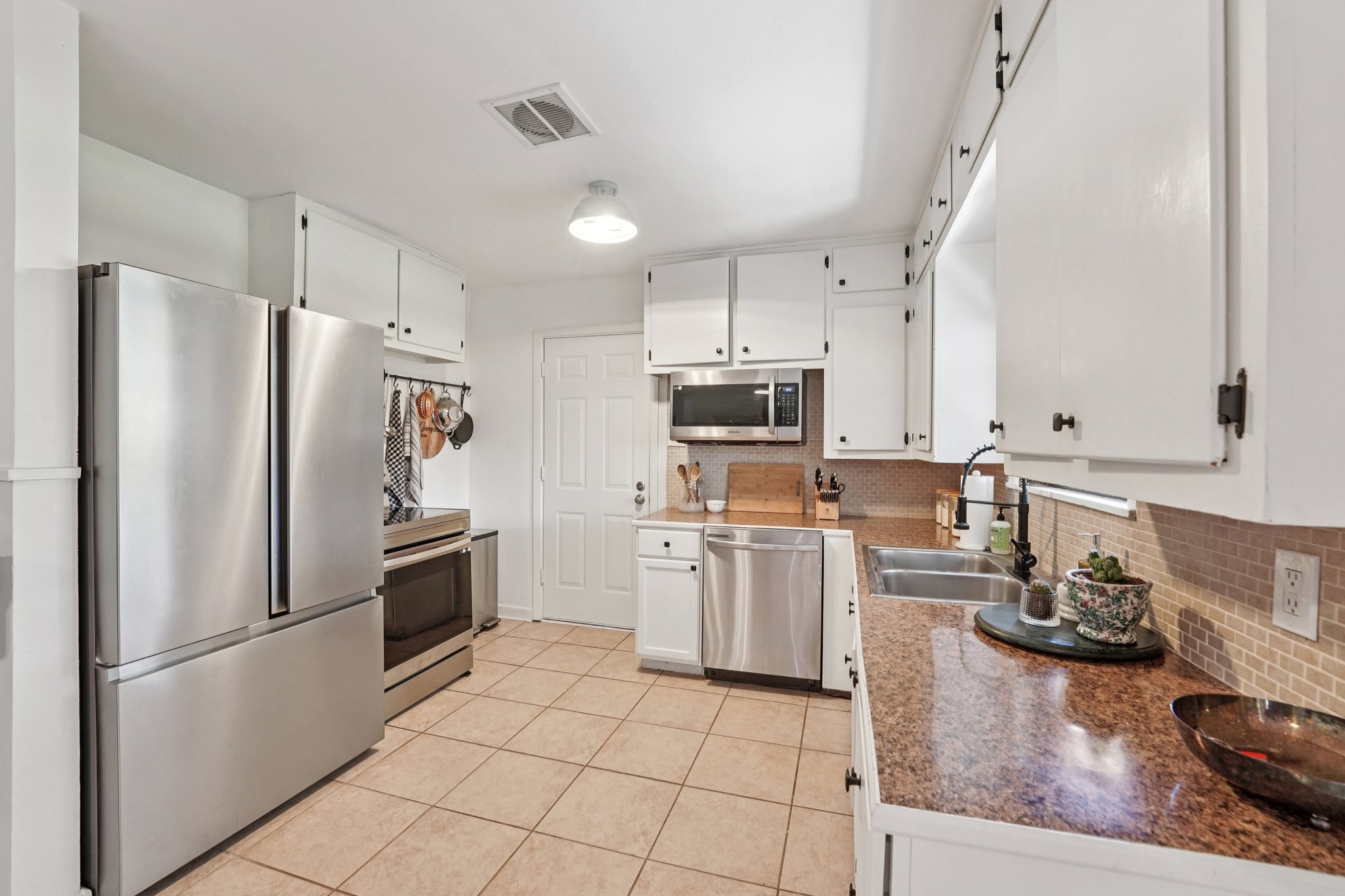 196382 - 2141 Hermanson Dr, Waco, TX 76710-S1903-011.jpg