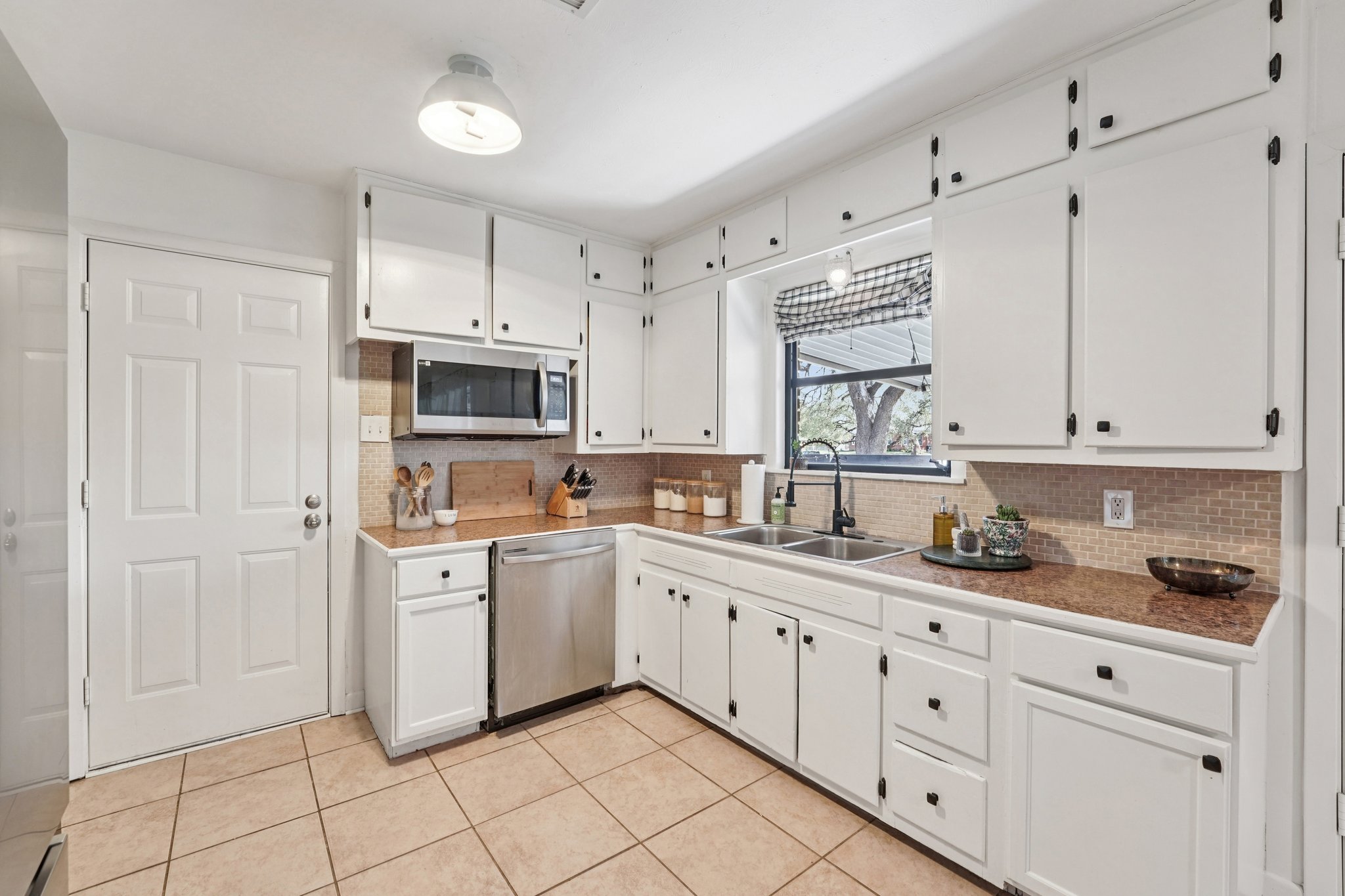 196382 - 2141 Hermanson Dr, Waco, TX 76710-S1903-015.jpg