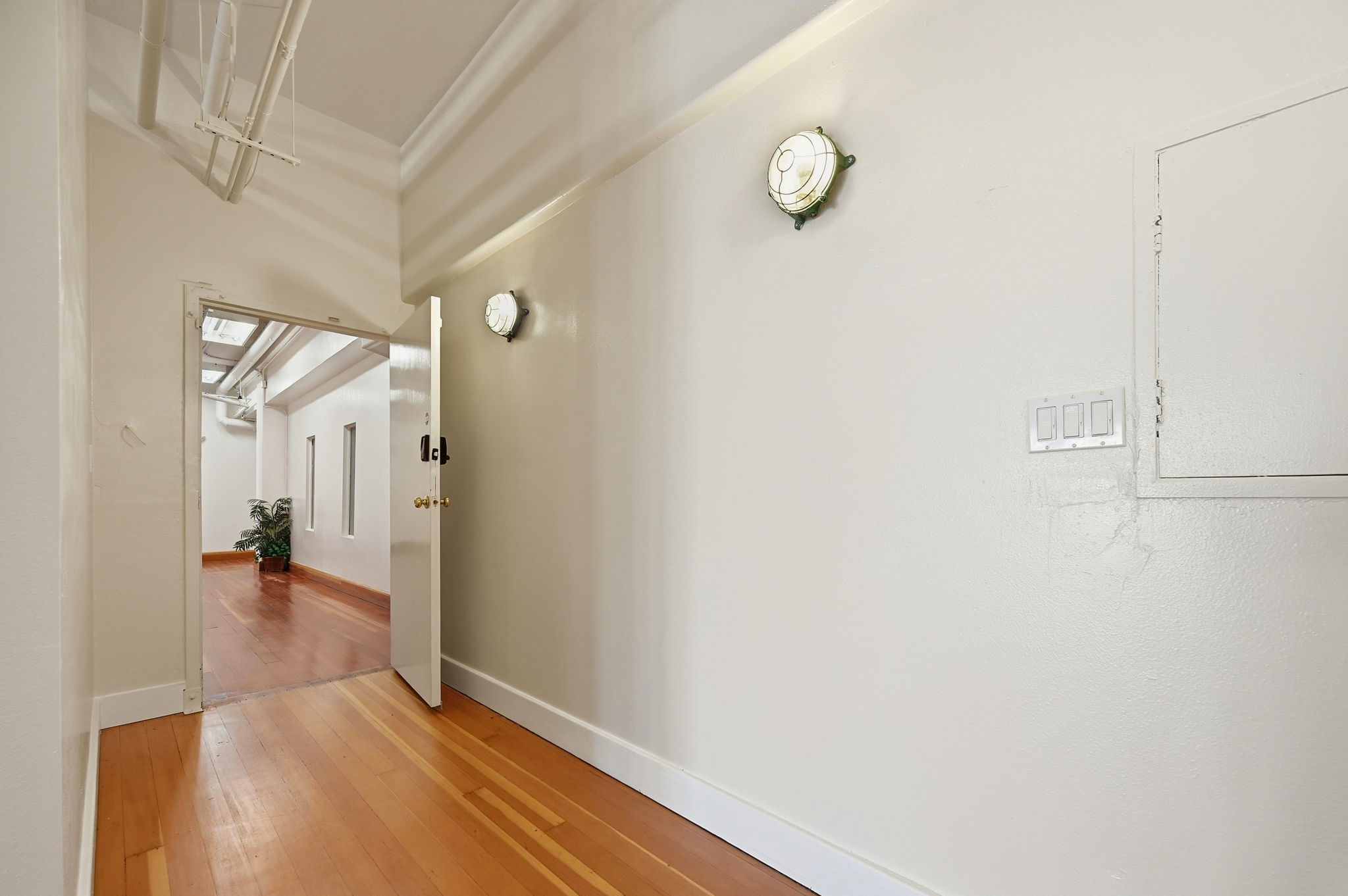 008_f8_2141 Mission St