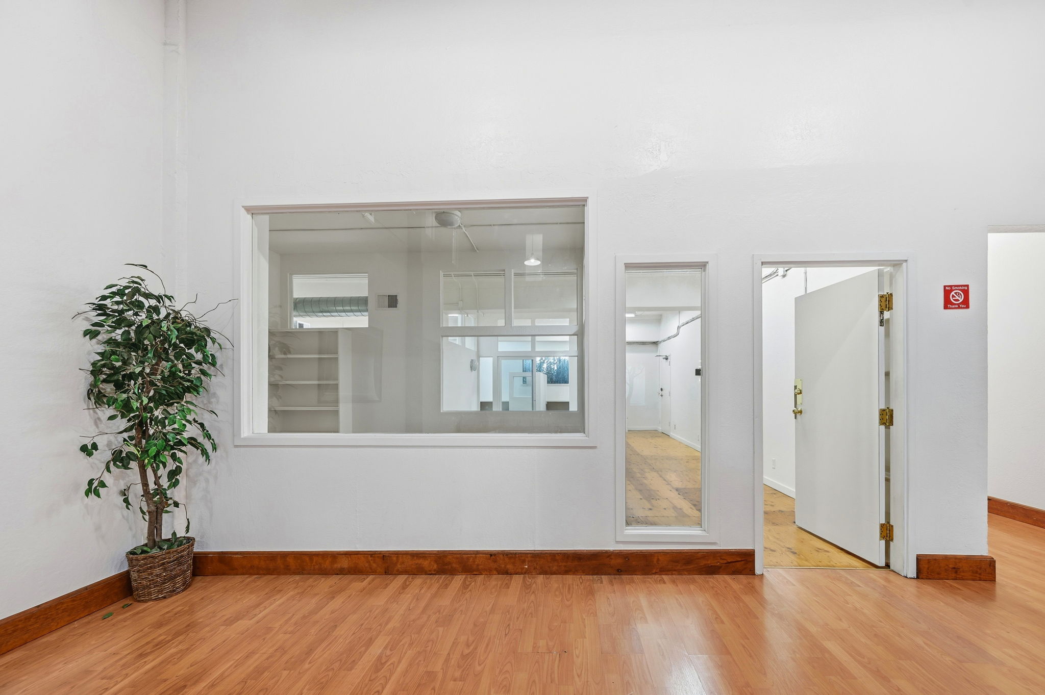 012_f8_2141 Mission St