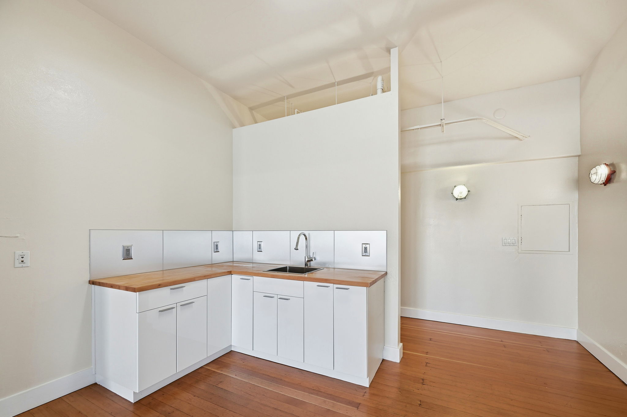 028_f8_2141 Mission St