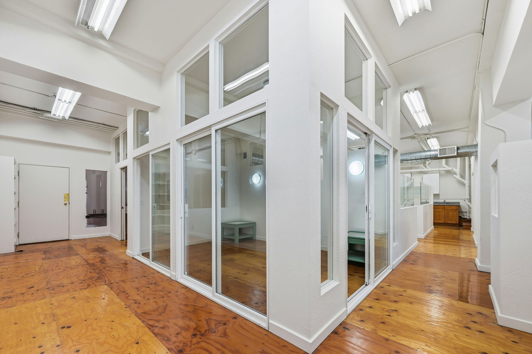 040_f8_2141 Mission St