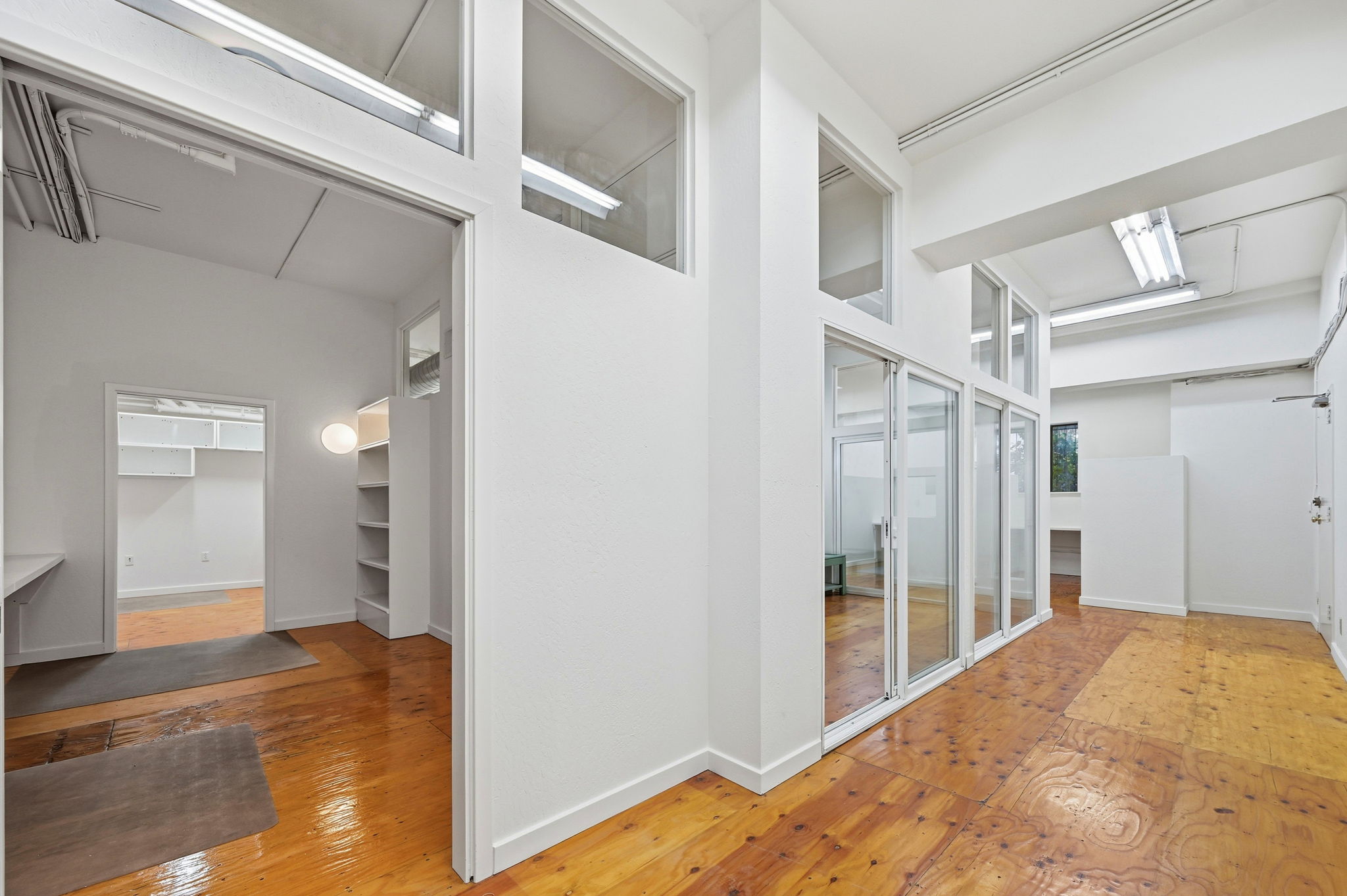 043_f8_2141 Mission St