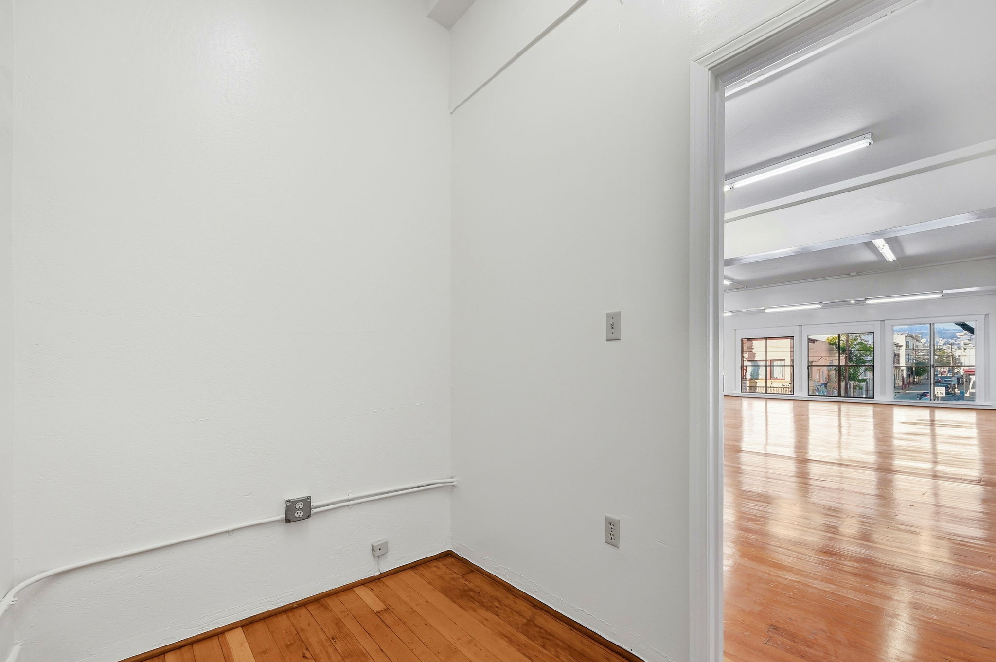 044_f8_2141 Mission St