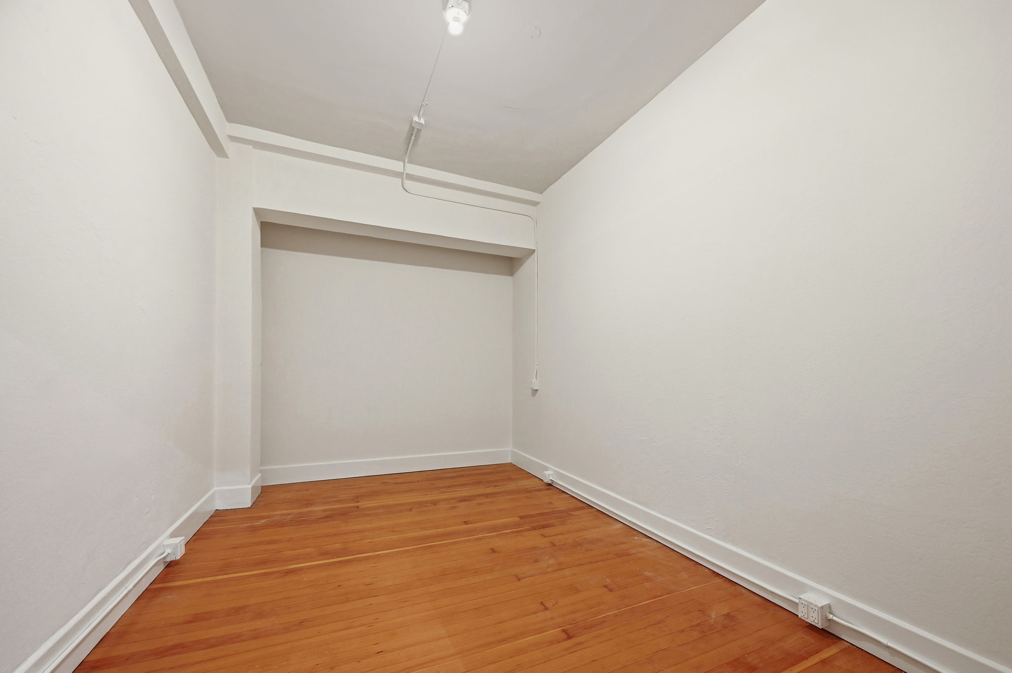 045_f8_2141 Mission St